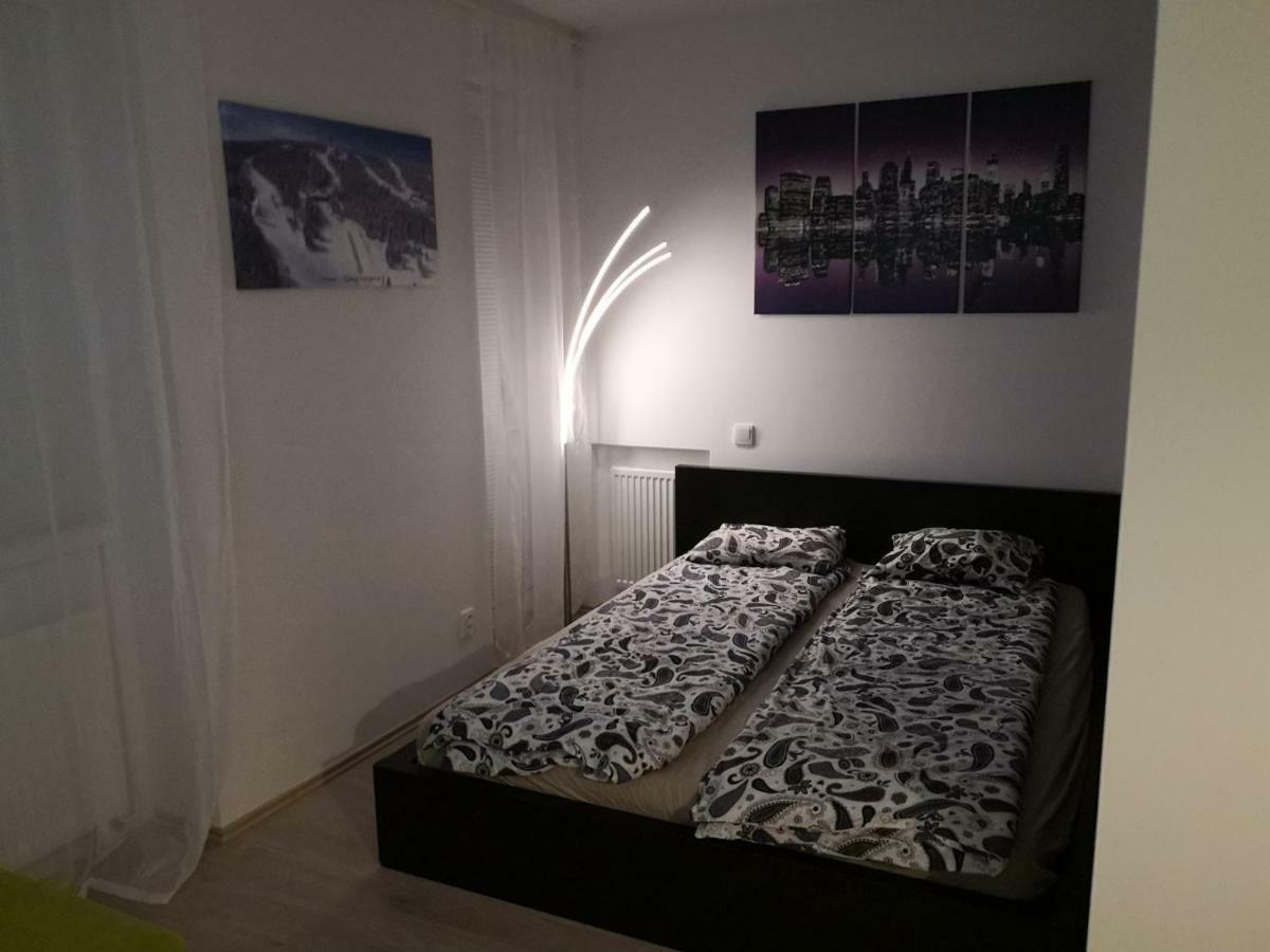 Apartman Mustang Klinovec Лоучна-под-Кліновцем Екстер'єр фото